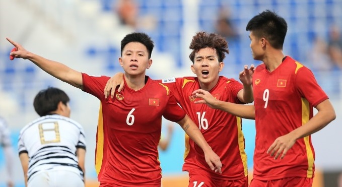 Vũ Tiến Long (số 6) có bàn thắng đẹp mắt giúp U23 Việt Nam có được 1 điểm trước U23 Hàn Quốc - Ảnh: VNE