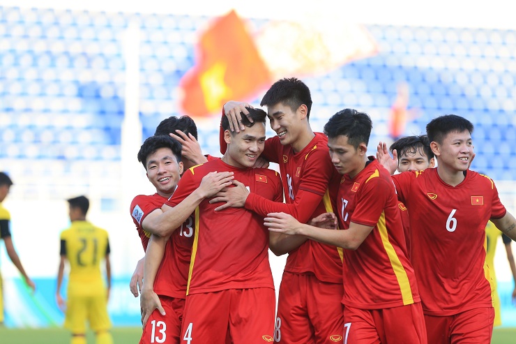 Làm chủ hoàn toàn thế trận, các câu thủ U23 Việt Nam dễ dàng có 2 bàn thắng trong hiệp 1