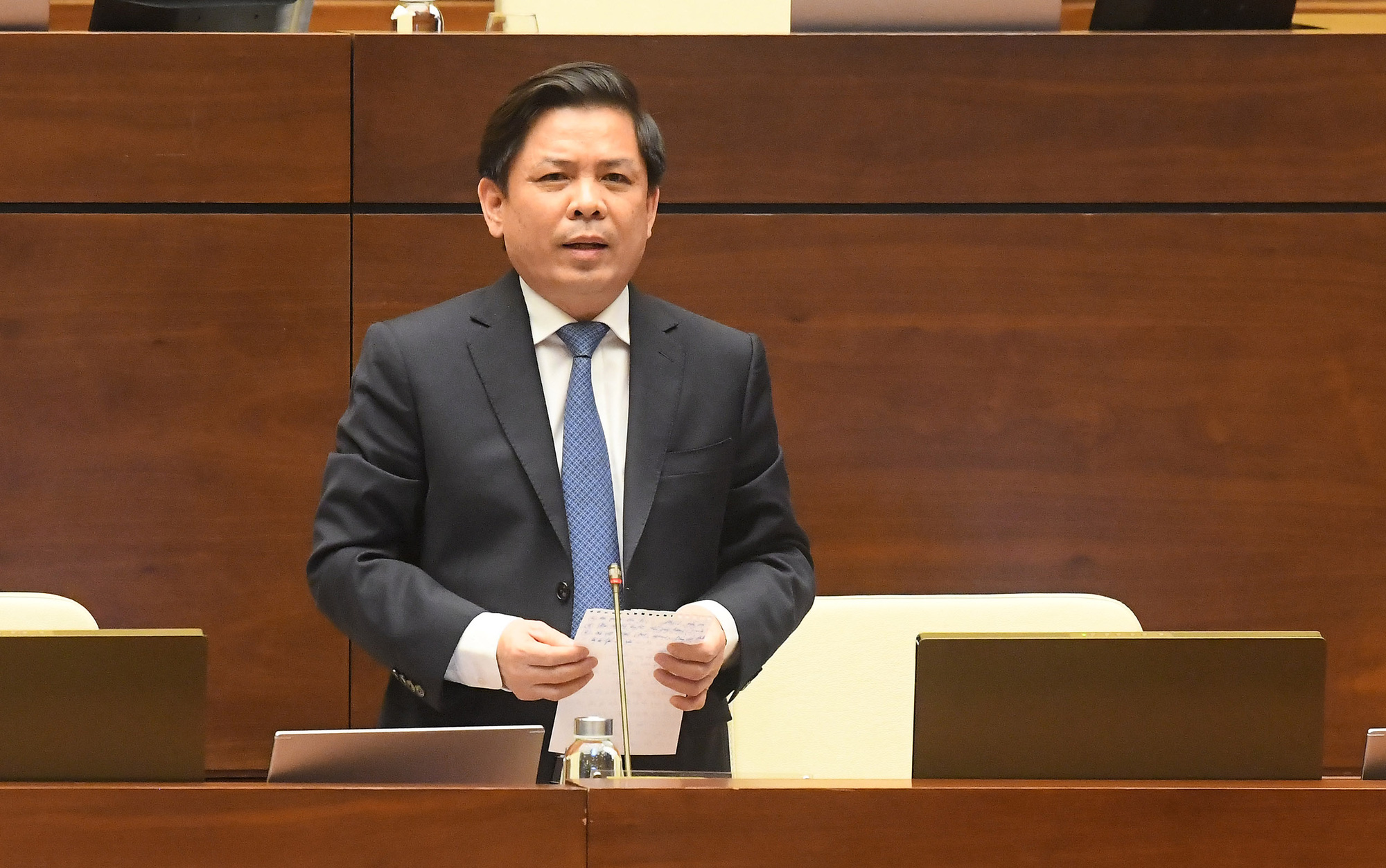 Bộ trưởng Bộ Giao thông vận tải Nguyễn Văn Thể trả lời trong phiên chất vấn sáng 9/6 - Ảnh: Quochoi.vn