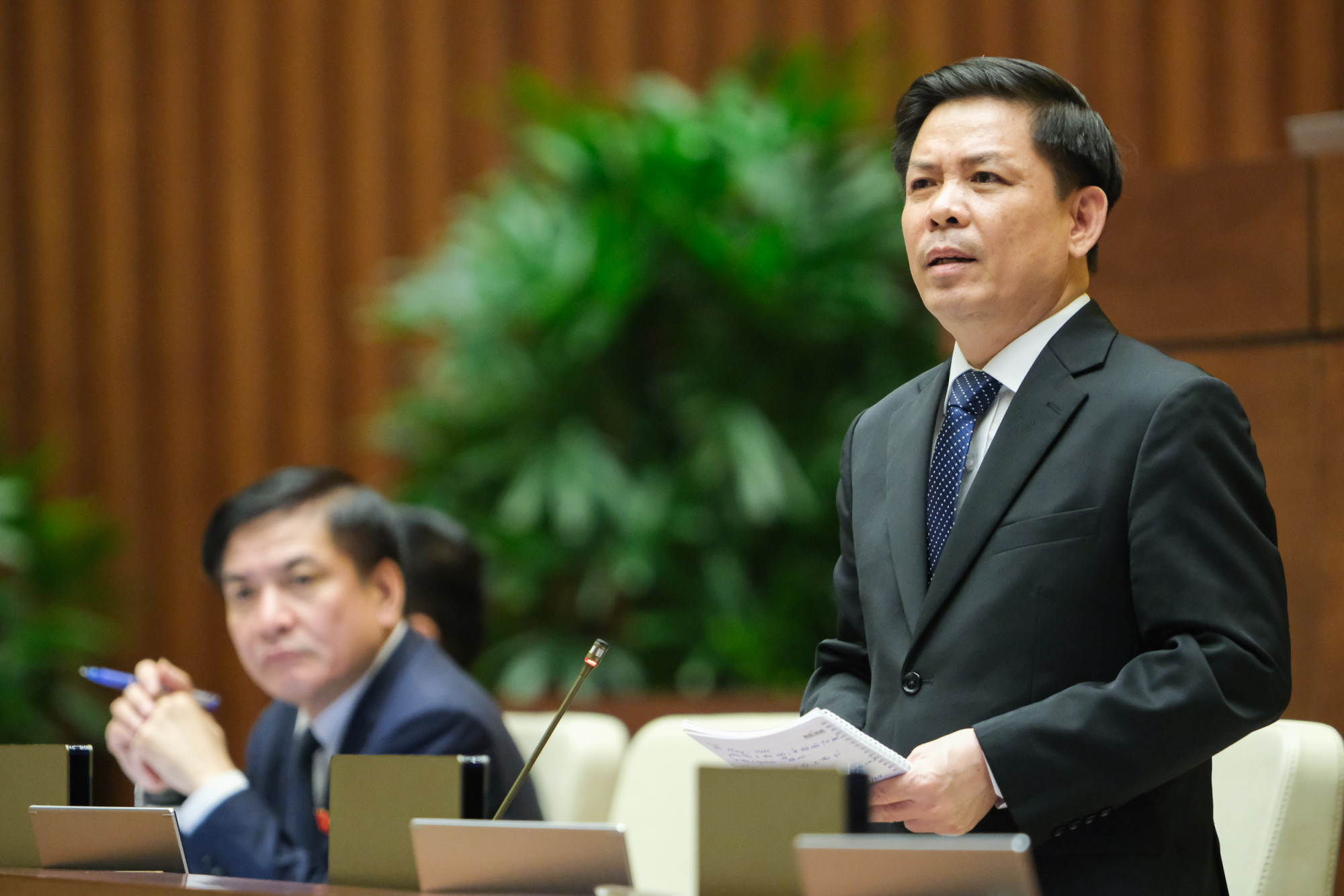Bộ trưởng Nguyễn Văn Thể trong phiên trả lời chất vấn ngày 9/6 - Ảnh: Quochoi.vn