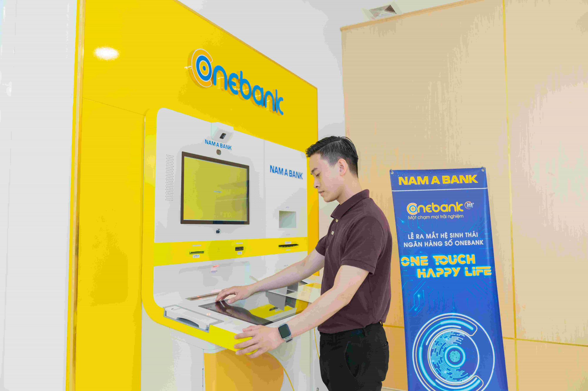 ONEBANK mang đến những trải nghiệm vượt trội cho khách hàng - Ảnh: Nam A Bank