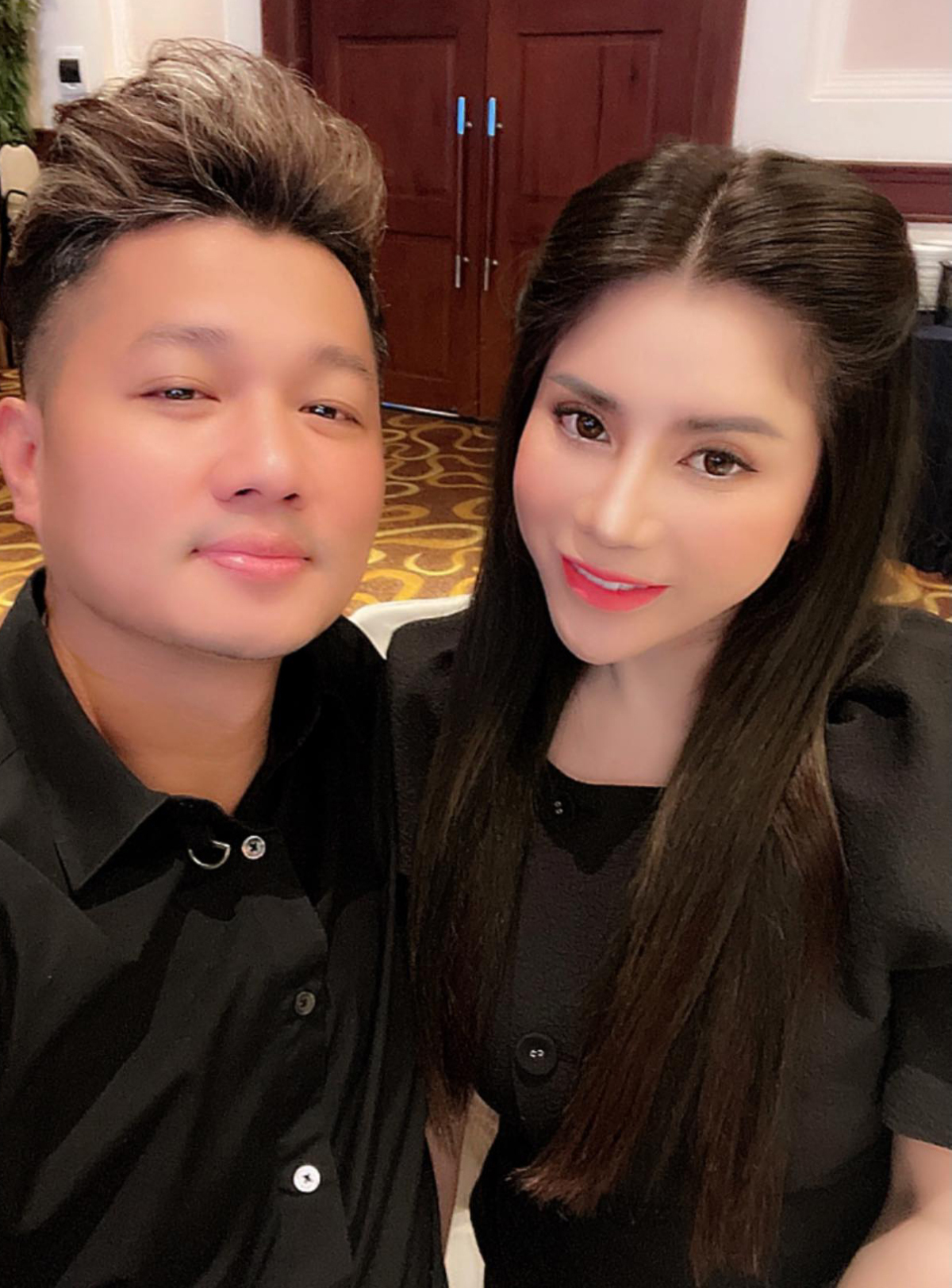 Ca sĩ Lâm Vũ và bạn gái hiện tại - chị Tuyết Trinh