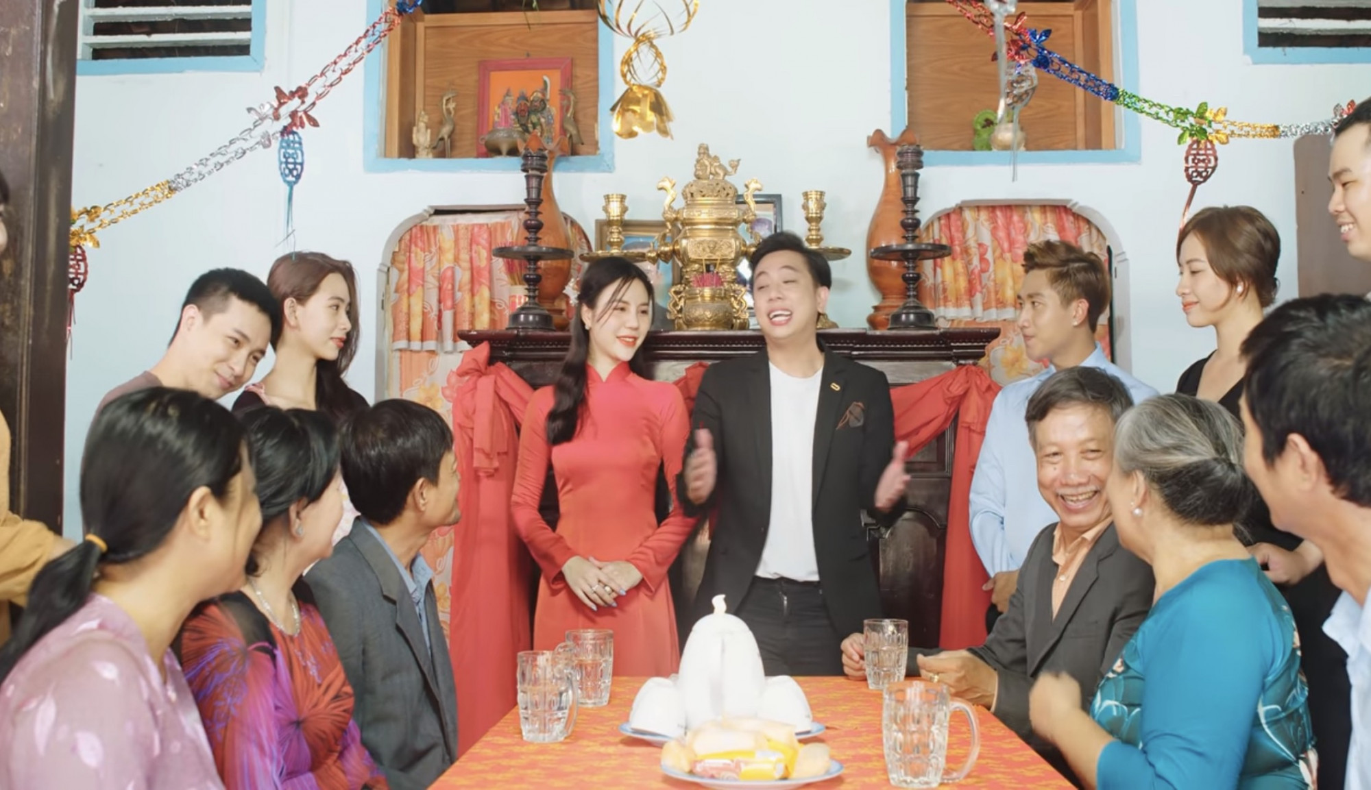 Hình ảnh trong MV Bao giờ kết hôn? của Lý Tuấn Kiệt