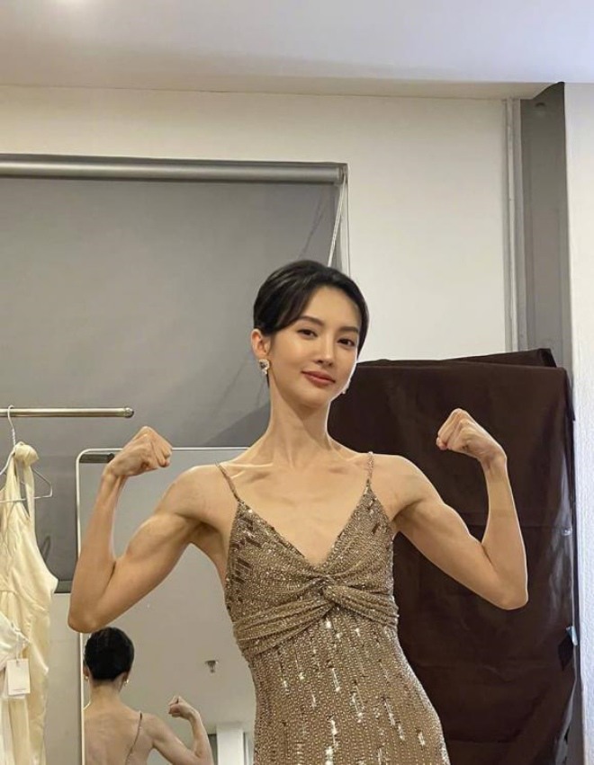 Kim Thần cũng sở hữu thân hình nhiều cơ bắp săn chắc. Trước đây, Kim Thần sở hữu vóc dáng mảnh mai, nhưng sau này nữ diễn viên chuyển hướng tập gym để có được thân hình khoẻ mạnh hơn. 