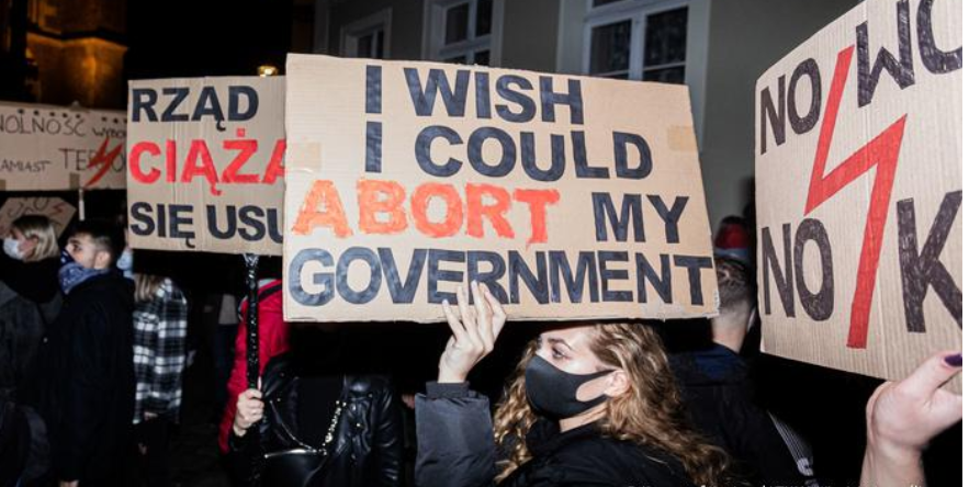 Ba Lan yêu cầu phụ nữ khai báo việc mang thai khi đăng ký khám chữa bệnh