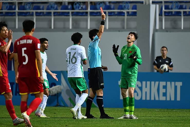 Văn Chuẩn có một giải đấu thành công dù anh phải nhận thẻ đỏ ở trận tứ kết với U23 Ả Rập Xê Út