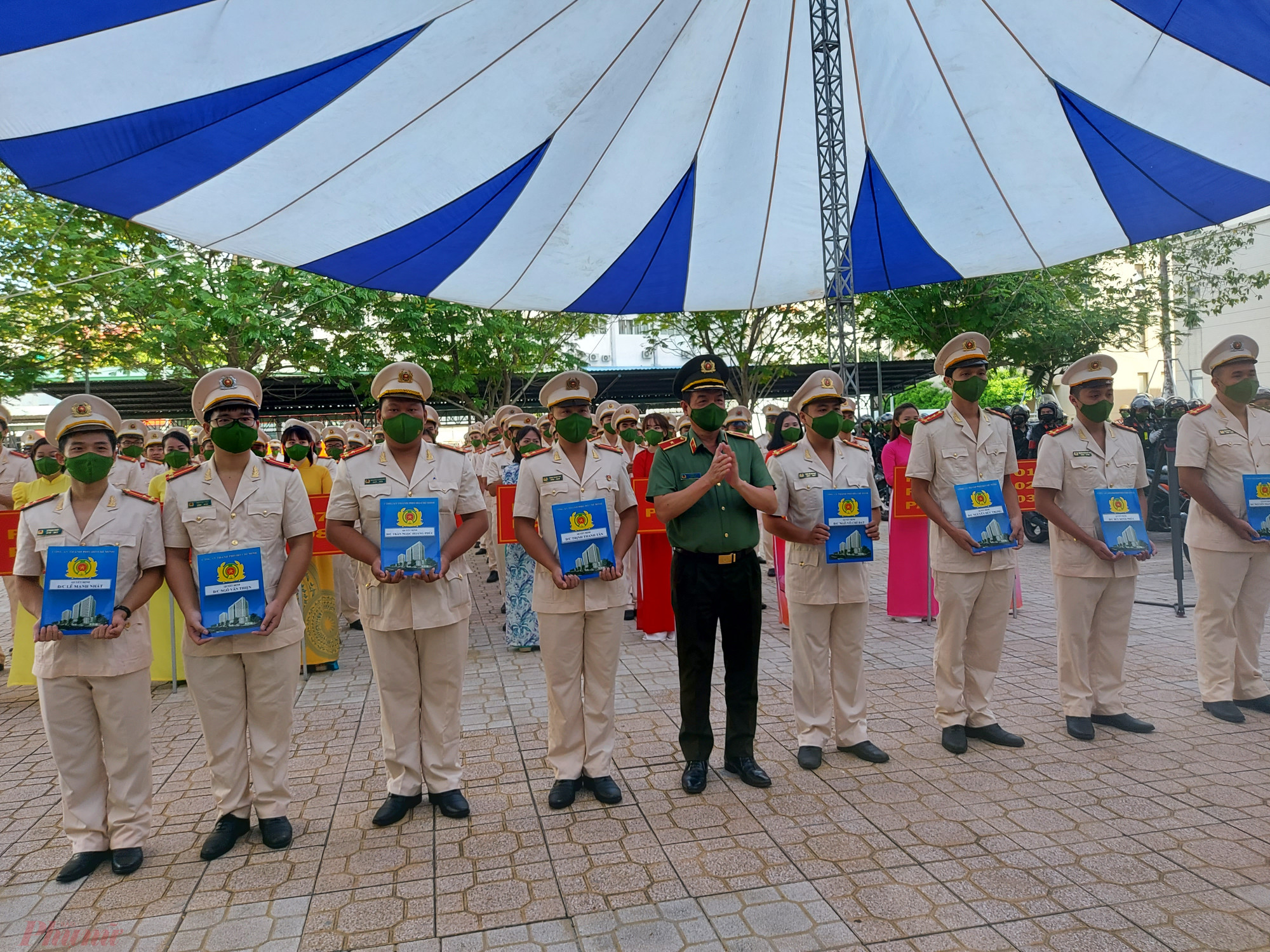 Công an được đào tạo chính quy ở các đơn vị cấp phòng thuộc Công an TPHCM được điều động về tăng cường cho công an các xã.