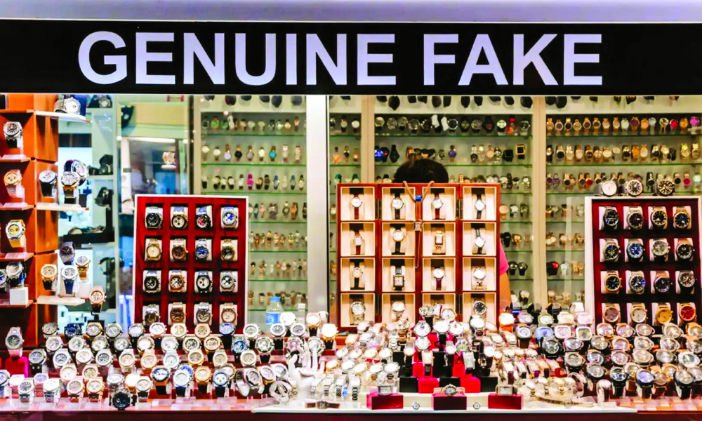 Một cửa hàng ở Fethiye, Thổ Nhĩ Kỳ công khai bán sản phẩm nhái