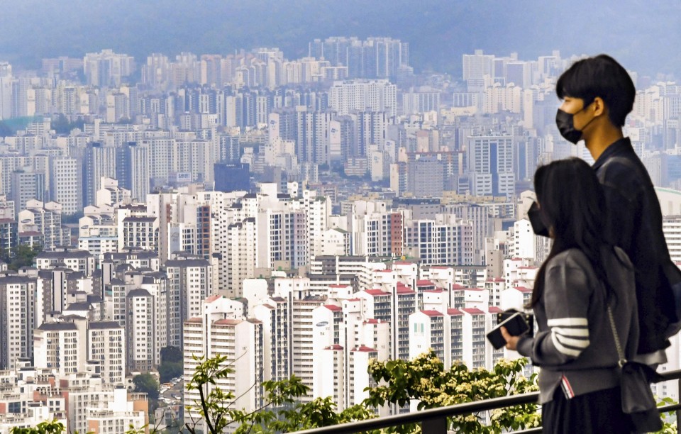 Giá nhà ở tăng cao khiến nhiều  người dân phải tháo chạy khỏi thủ đô Seoul - Ảnh: 
