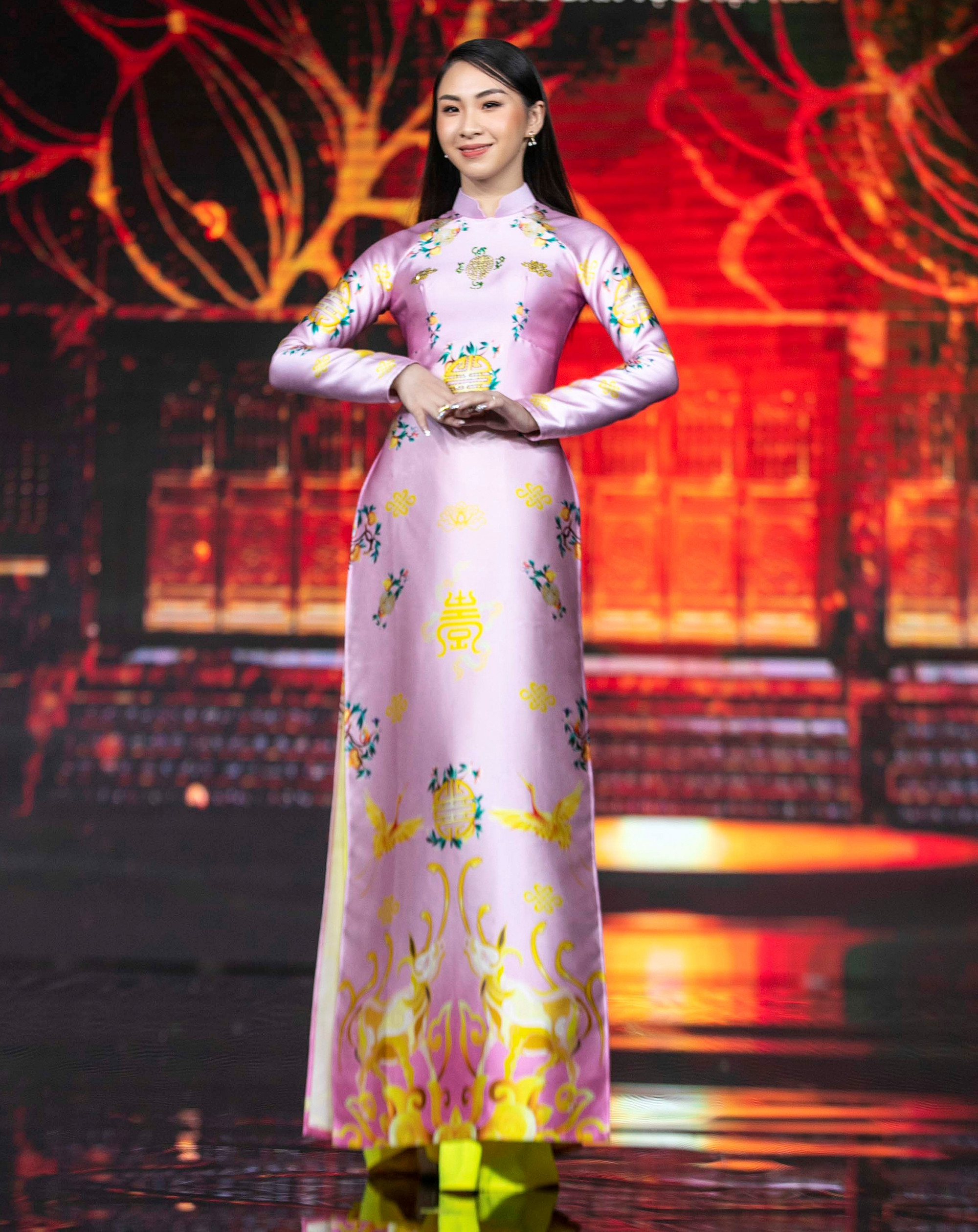 Thủ khoa Học viện Tòa án năm 2021 Đào Phương Quỳnh (dân tộc Tày) được nhớ đến với nhan sắc xinh đẹp và khả năng ứng biến tình huống nhanh nhạy.
