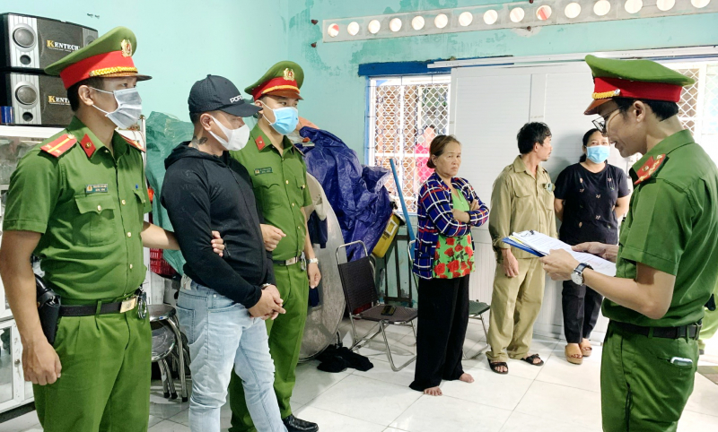 Cơ quan CSĐT Công an TP Tuy Hòa công bố lệnh bắt tạm giam và khám xét nơi ở của bị can Dương Văn Toàn
