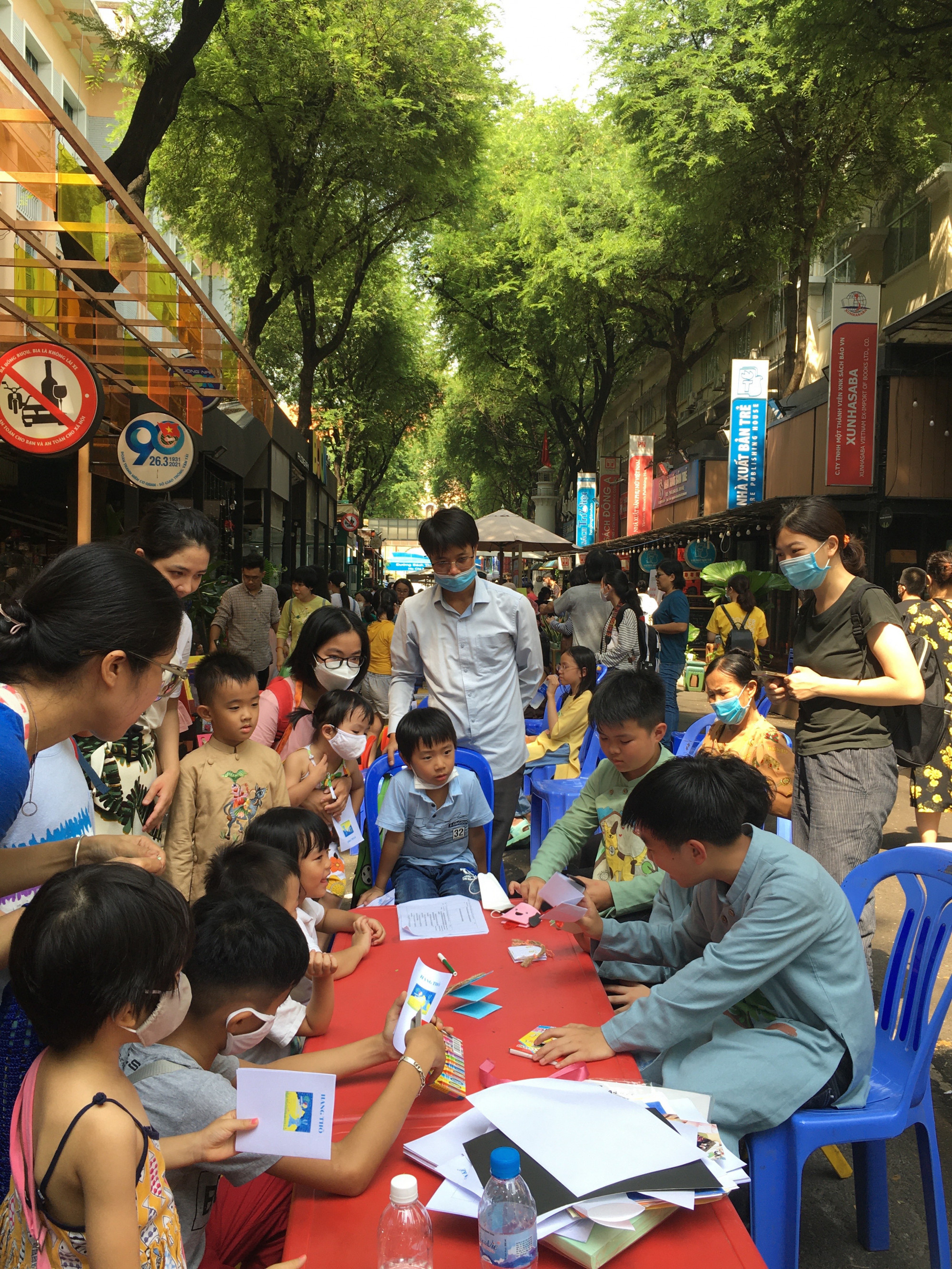 Cùng sáng tạo câu chuyện và vẽ tranh-sân chơi dành cho các bạn nhỏ do nhà xuất bản Phụ Nữ Việt Nam tổ chức, tại Đường sách TPHCM vào ngày 11/6