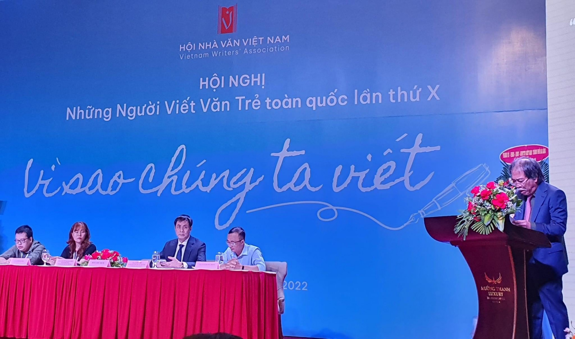 Nhà thơ Nguyễn Quang Thiều, Chủ tịch Hội Nhà văn Việt Nam phát biểu khai mạc hội nghị