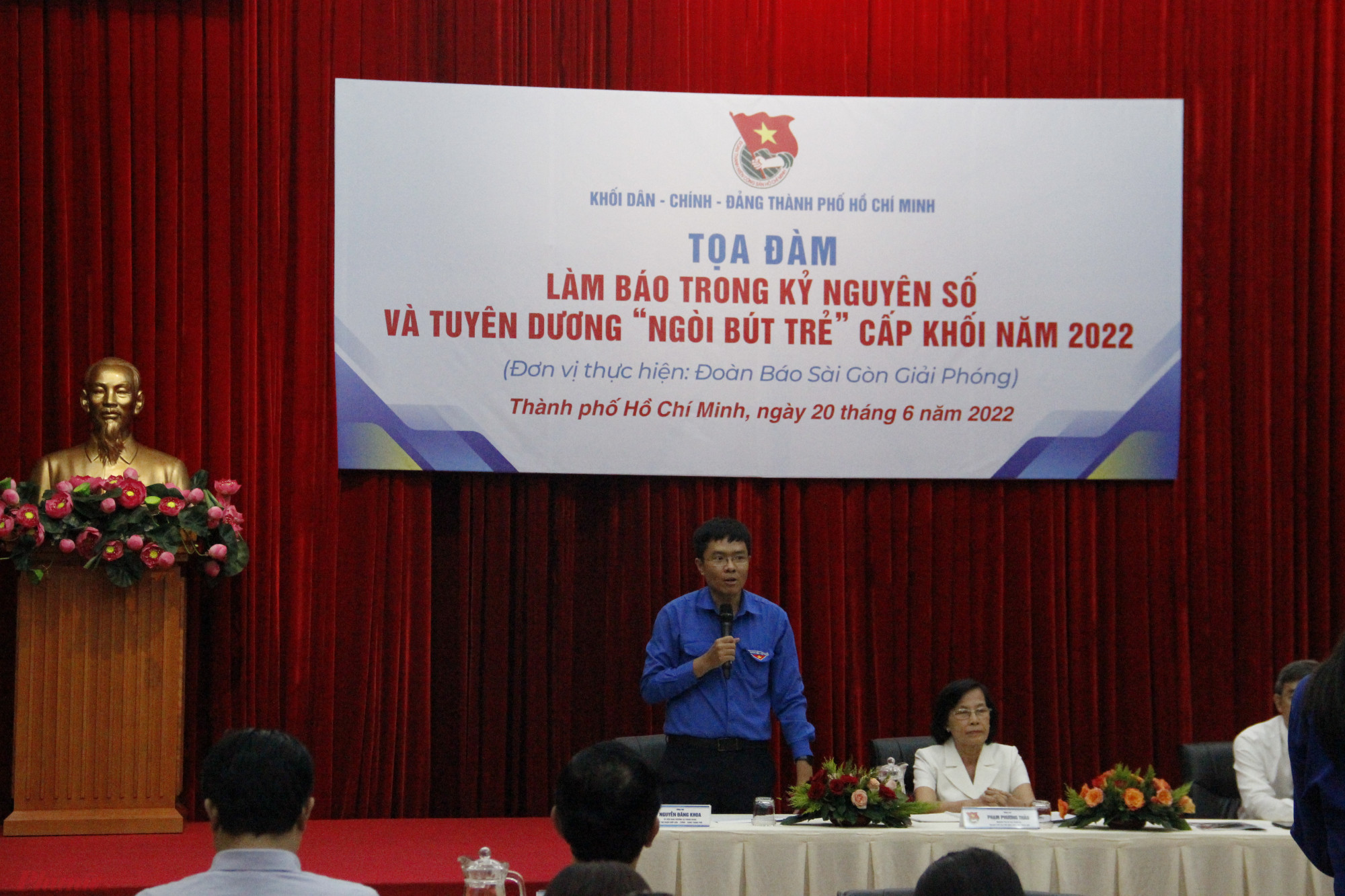 Ông Nguyễn Đăng Khoa chia sẻ tại lễ tuyên dương Ngòi Bút Trẻ.