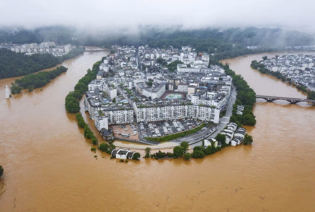 Những ngôi nhà bị nước lũ bao vây vào ngày 19/6 ở Kiến Âu, tỉnh Phúc Kiến của Trung Quốc