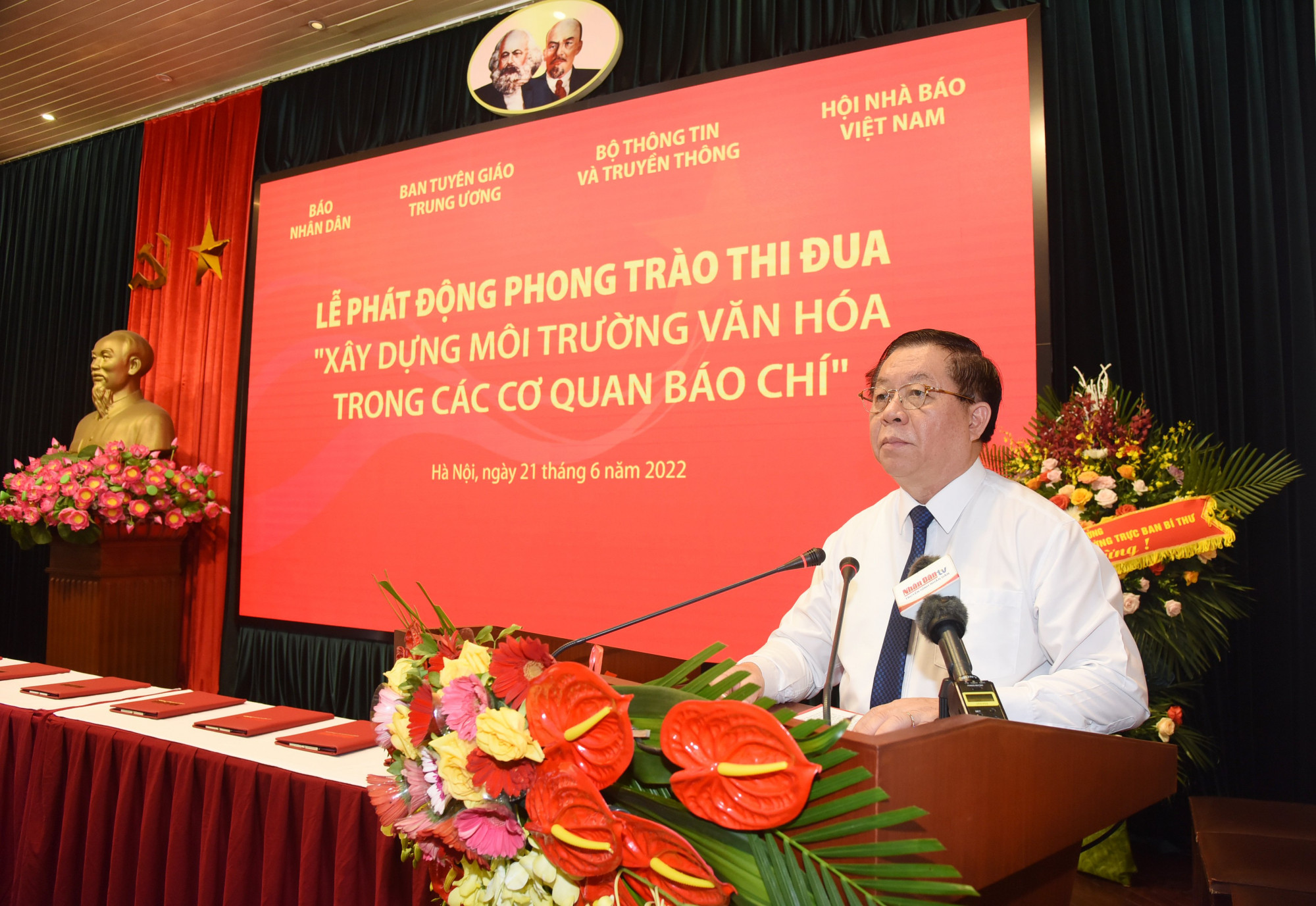 Trưởng ban Tuyên giáo Trung ương Nguyễn Trọng Nghĩa phát biểu tại buổi lễ