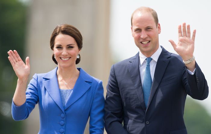 Với sự thay đổi theo chiều hướng tích cực gần đây của hoàng tử không thể không nhắc đến tầm ảnh hưởng của công nương Kate bởi cô nổi tiếng là “Biểu tượng thời trang Hoàng gia”.