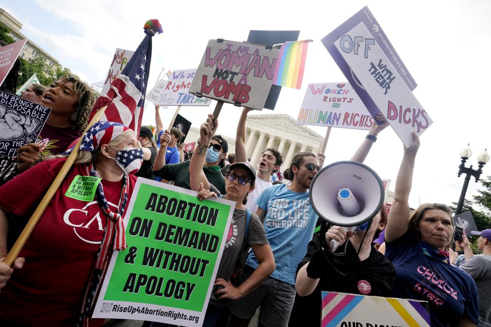 Sự thất vọng của những người biểu tình ủng hộ quyền phá thai bên ngoài Tòa án Tối cao ở Washington 