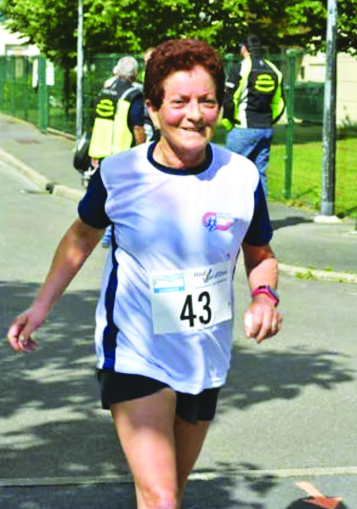 Cụ Barbara Humbert lập kỷ lục thế giới sau khi chạy được 125km trong 24 giờ - Ảnh: White PagesNH: WHITE PAGES