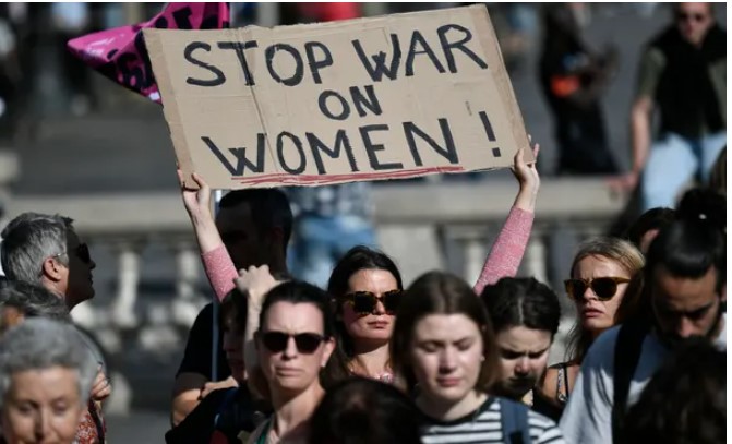 Một cuộc biểu tình ủng hộ quyền phá thai trên toàn thế giới ở Paris