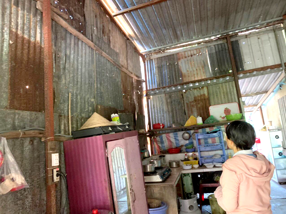 Căn nhà dột nát của gia đình chị Nguyễn Thị Thủy