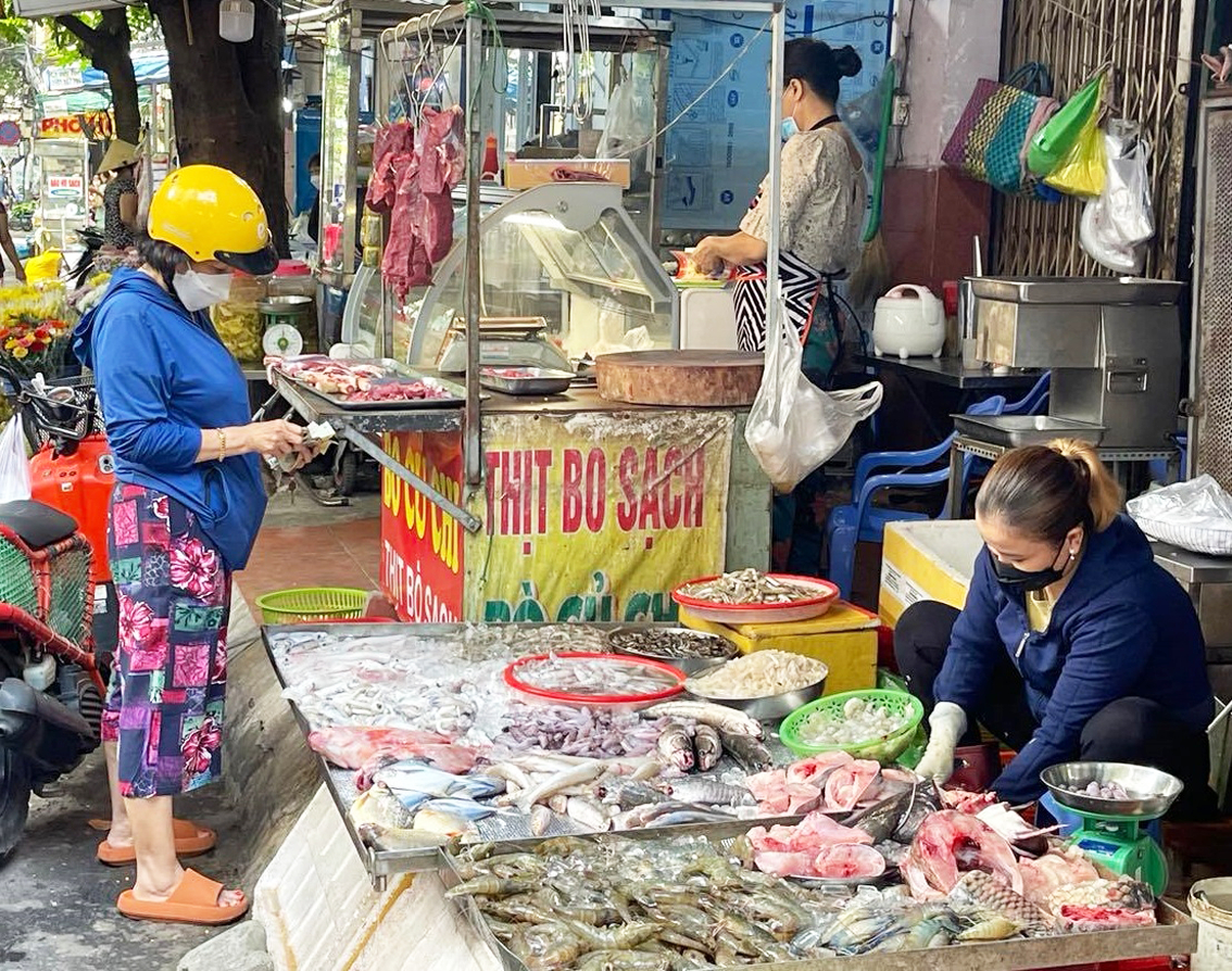 Giá một số loại cá biển tại các chợ ở TP.HCM đã tăng gần gấp đôi so với trước đây (ảnh chụp tại một khu chợ ở Q.Gò Vấp) - ẢNH: N.CẨM