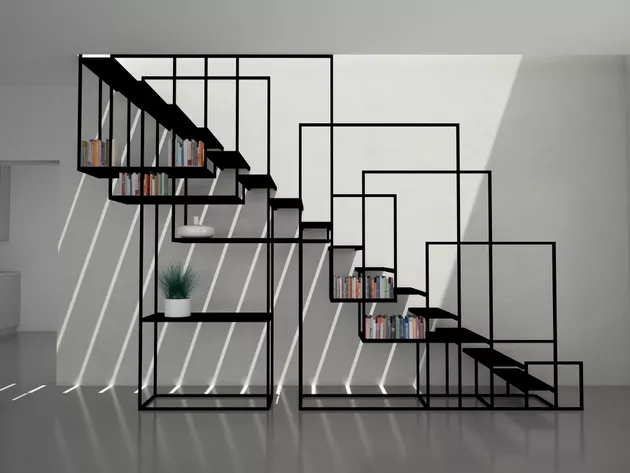 Công ty sản xuất đồ kim loại Design + Weld có trụ sở tại London đã thiết kế ý tưởng Cầu thang vuông đầy sáng tạo này cho một khách hàng tư nhân. Thiết kế hình học kết hợp một loạt các ô vuông tạo ra một lan can độc đáo với kho lưu trữ sách tích hợp.