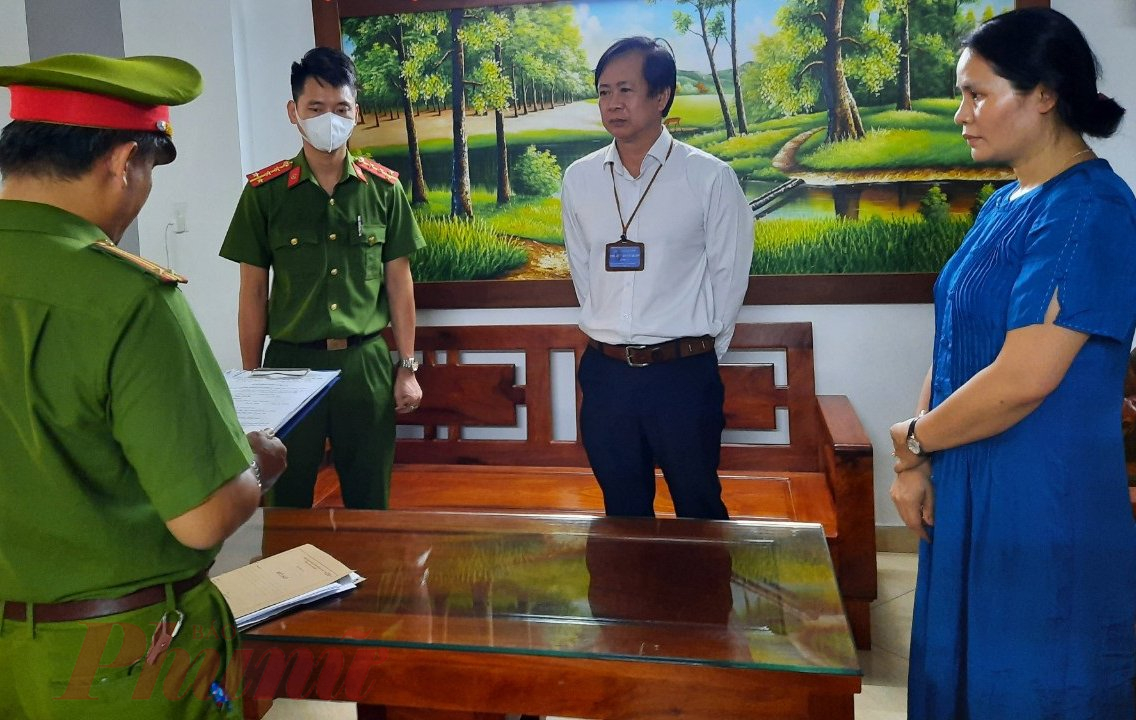 Ông Tôn Thất Thạnh - Giám đốc CDC Đà Nẵng - và thuộc cấp bị bắt với cáo buộc tham ô