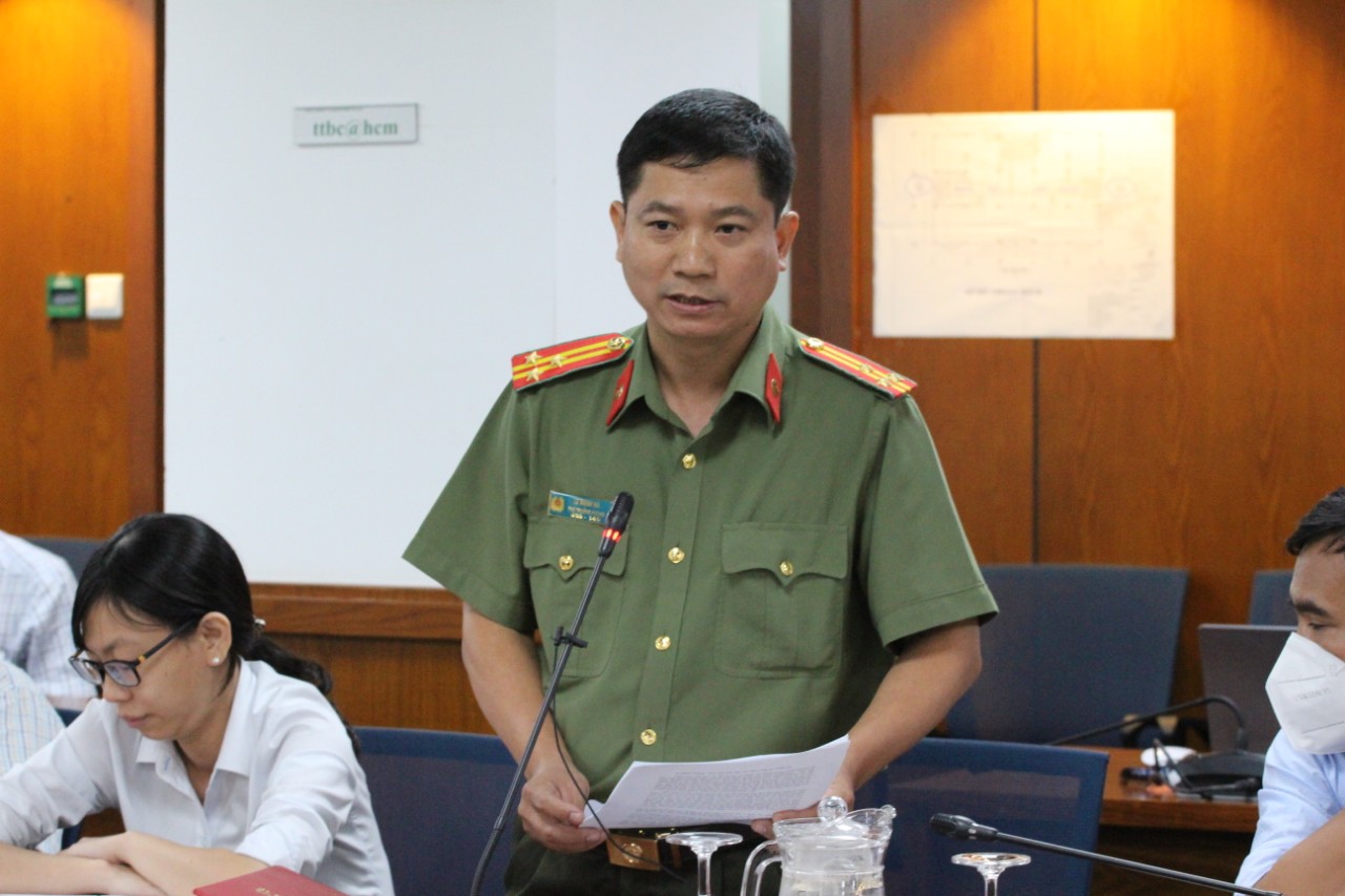 Ông Lê Mạnh Hà thông tin tại buổi họp báo.