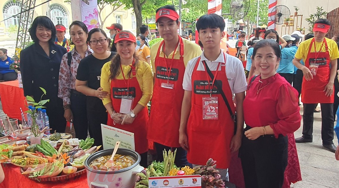 Ngày hội gia đình hạnh phúc với hội thi nấu ăn 'Gia đình với ẩm thực Việt