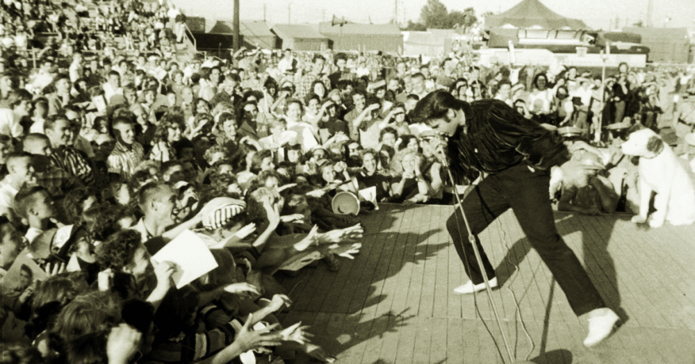 Elvis Presley đã tạo ra một cuộc cách mạng âm nhạc, trở thành một biểu tượng văn hóa lớn nhất thế kỷ XX
