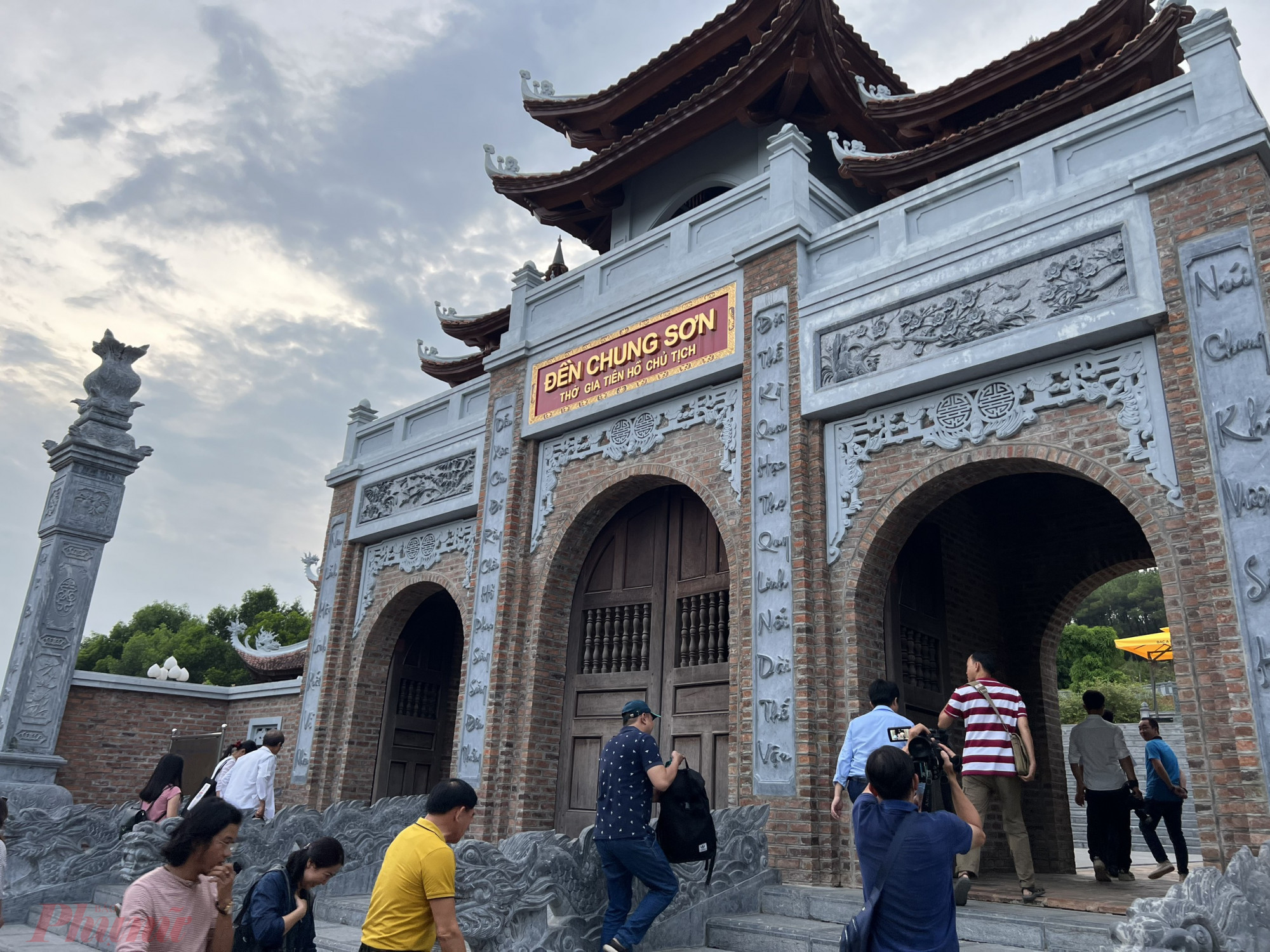 Chiều qua (30/6) đoàn Famrtrip TPHCM tham quan đền Chung Sơn (Nghệ An). - Ảnh: Quốc Thái