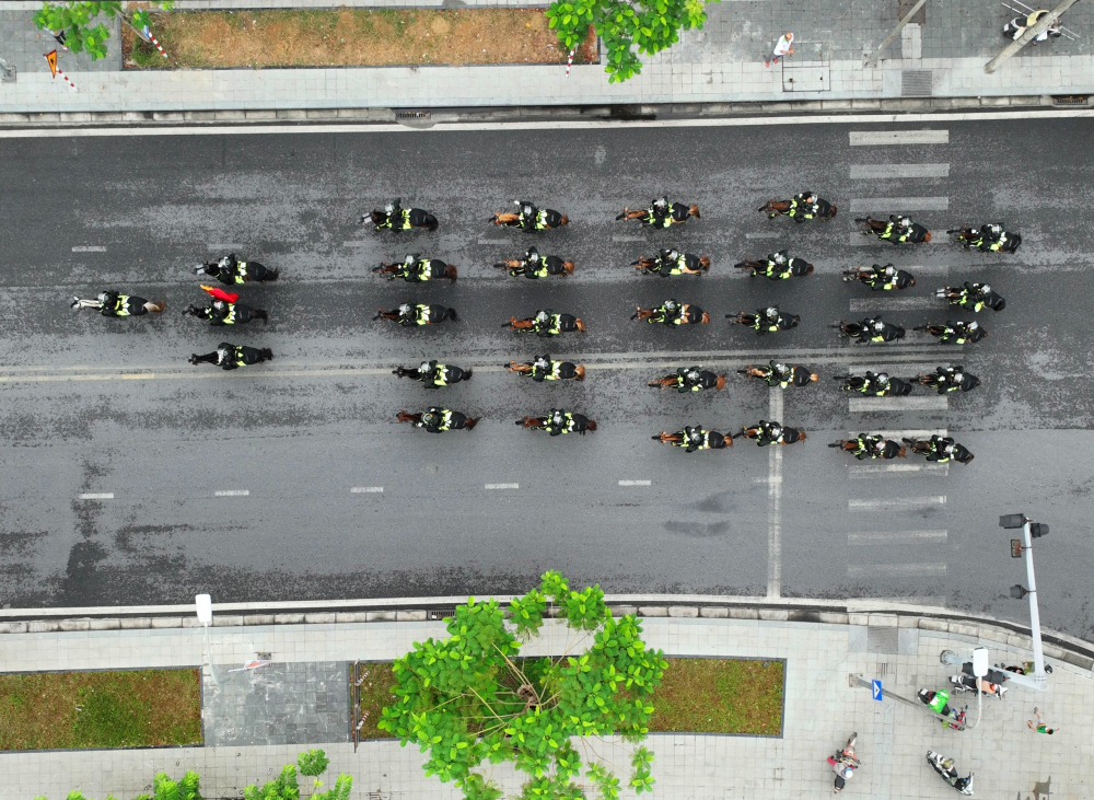 Đại tá Lê Văn Vũ – Phó Giám đốc Công an tỉnh Thừa Thiên – Huế cho hay, đây là lần đầu tiên tỉnh nhà chứng kiến màn biểu diễn rất thú vị của đội kỵ binh Đoàn Cảnh sát cơ động.