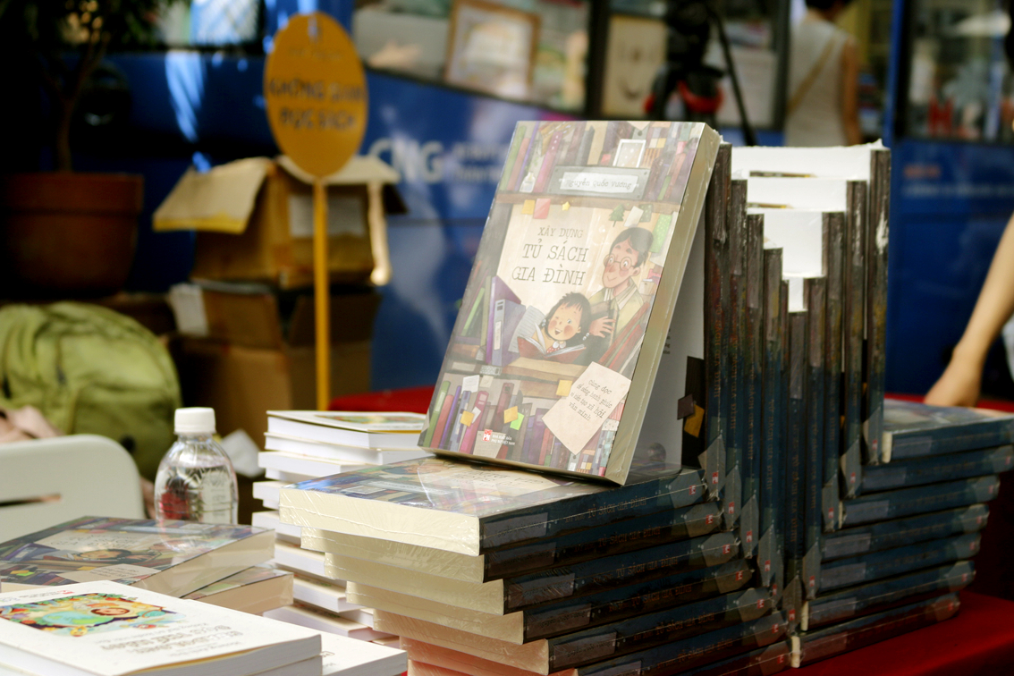 Xây dựng tủ sách gia đình được tác giả Nguyễn Quốc Vương viết thành sách, vừa phát hành