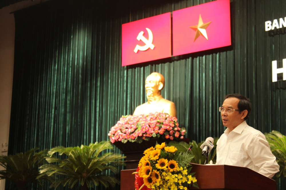 Bí thư Thành ủy TPHCM Nguyễn Văn Nên nhắc lại giai đoạn cam go chống dịch và nhắc nhở không được lơ là, mất cảnh giác trong bất cứ trường hợp nào.