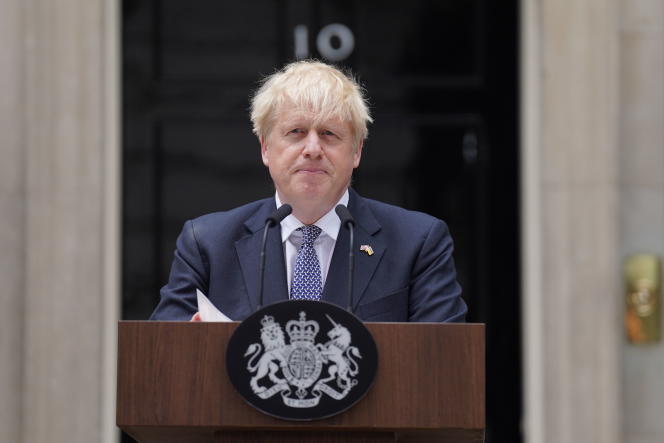 Thủ tướng Boris Johnson tuyên bố từ chức trước nhà số 10 phố Downing
