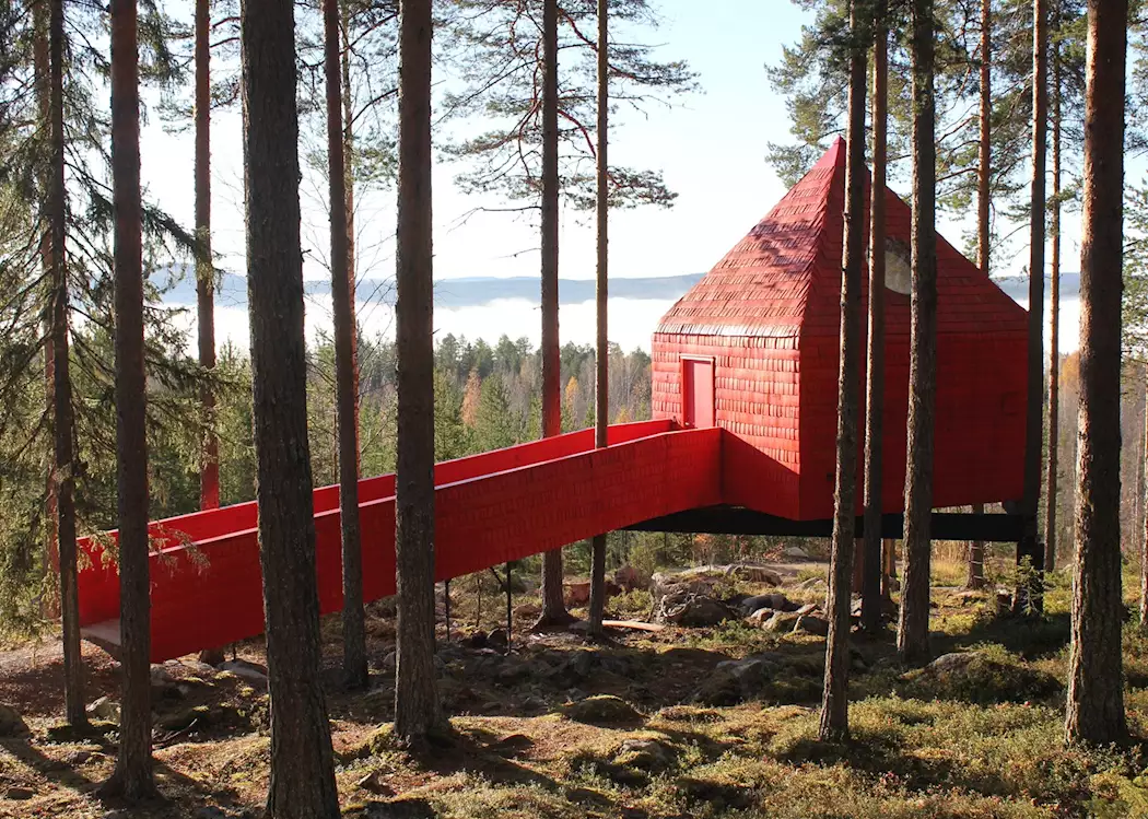 Ngôi nhà Scandinavia – Blue Cone với sắc đỏ độc đáo
