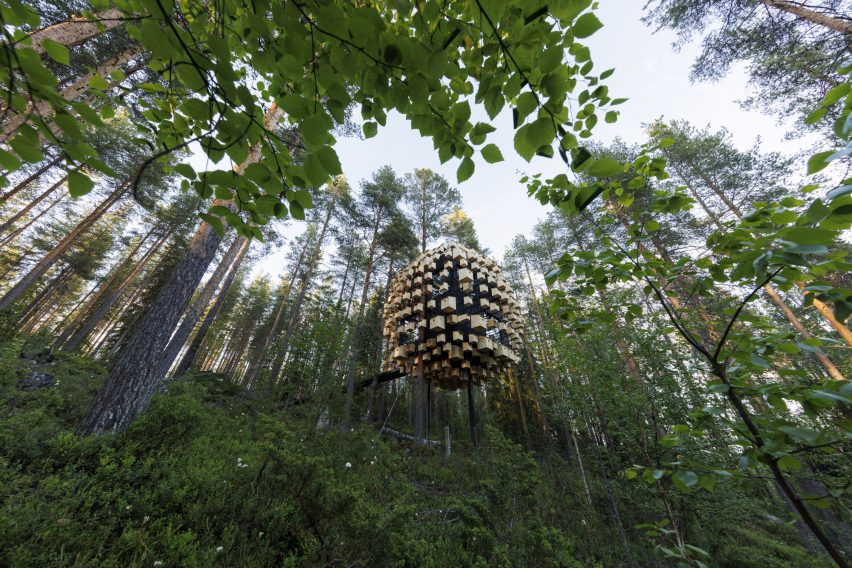 BIG's Biosphere là ngôi nhà trên cây thứ tám được lắp đặt tại Treehotel, nằm trong khu rừng hẻo lánh ở vùng Lapland của Thụy Điển.