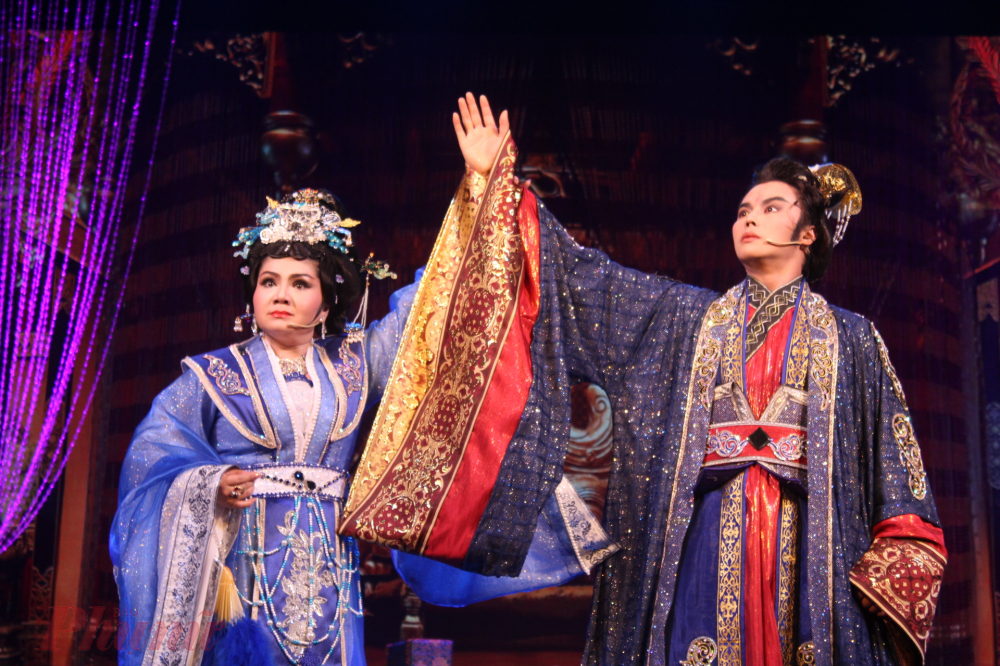 Lần đầu tiên cả Tú Sương và Võ Minh Lâm cùng thuộc phe ác hại người trên sân khấu.