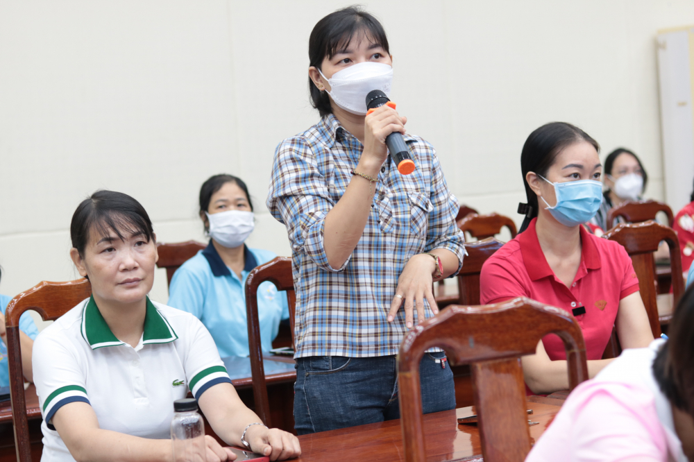 Chị Nguyễn Thị Bích Thảo, ở phường Tân Chánh Hiệp, quận 12 bày tỏ lba8n khoăn về chi phí chợ búa, nhất là trong những gia đình lao động thu nhập thấp  khi mà giá cả mặt hàng nào cũng tăng lên từng ngày. 