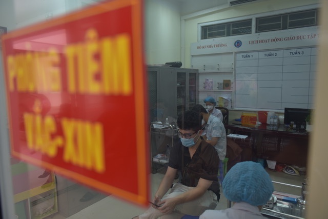 Việt Nam đang triển khai tiêm vắc-xin ngừa COVID-19 mũi 4.