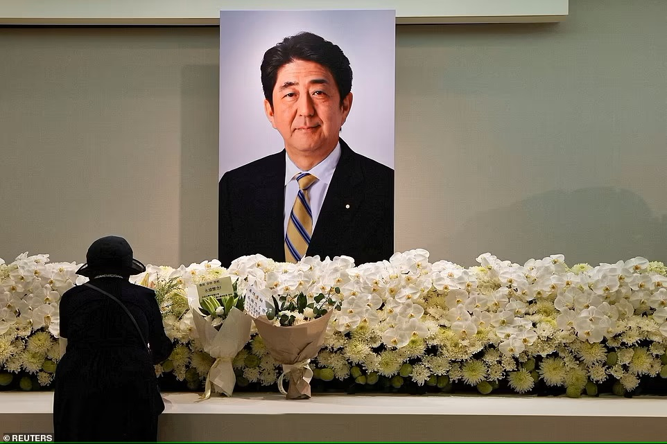 Ông Abe là thủ tướng tại vị lâu nhất của Nhật Bản và có lẽ là người quan trọng nhất trong các nhà lãnh đạo thời hậu chiến của đất nước