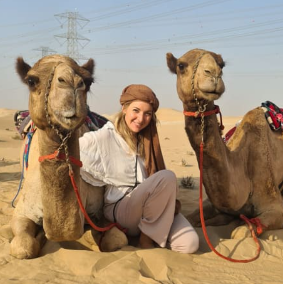 Linda Krockenberger đồng sáng lập trường dạy cưỡi lạc đà cho nữ đầu tiên ở UAE