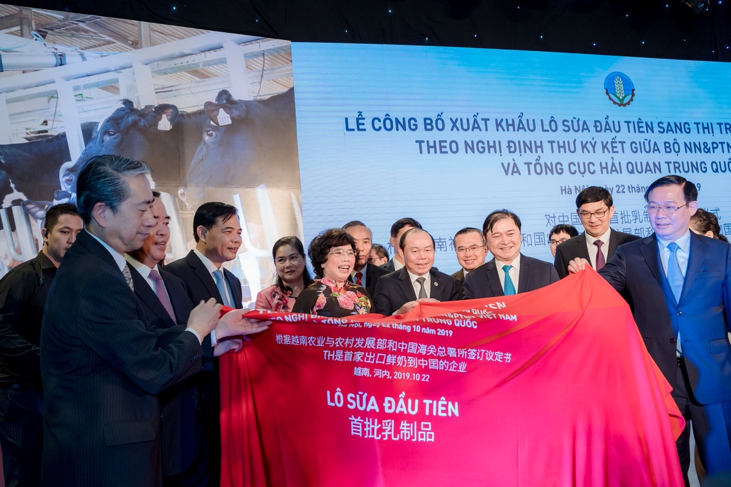 TH là doanh nghiệp Việt Nam đầu tiên xuất khẩu chính ngạch sữa tươi vào Trung Quốc vào tháng 10/2019 - Ảnh: TH