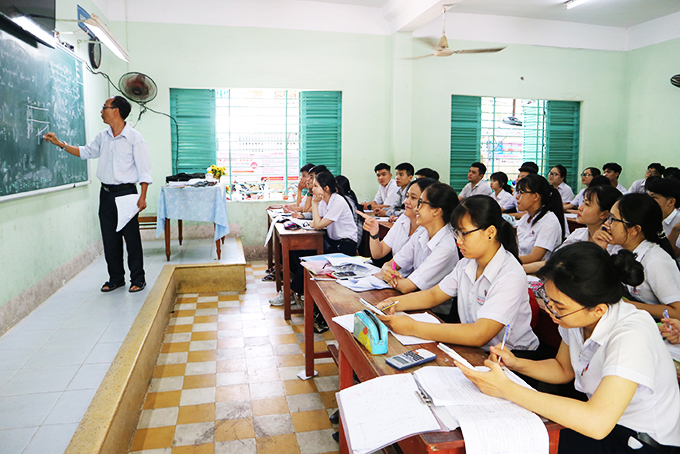 Tiết ôn tập của học sinh lớp 12 Trường THPT Nguyễn Văn Trỗi (TP. Nha Trang).