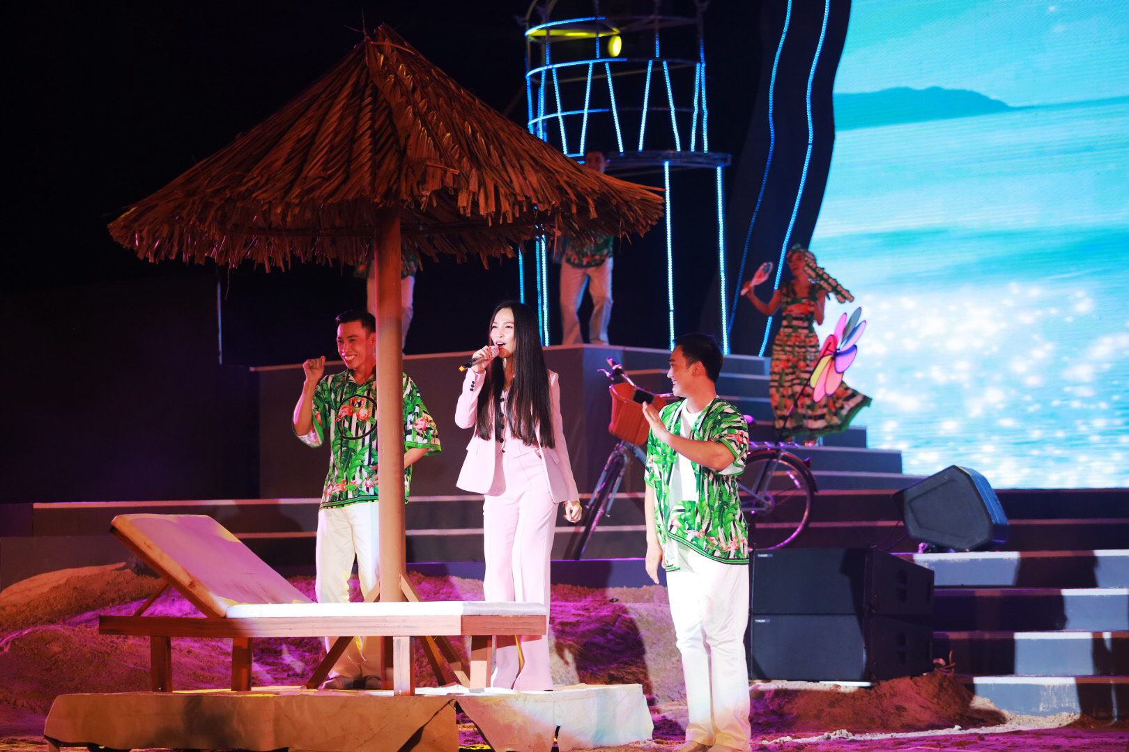 Ca sĩ Hiền Thục mang đến những giai điệu ngọt ngào, ý nghĩa trong Đảo thần tiên - Vì một thế giới xanh trong