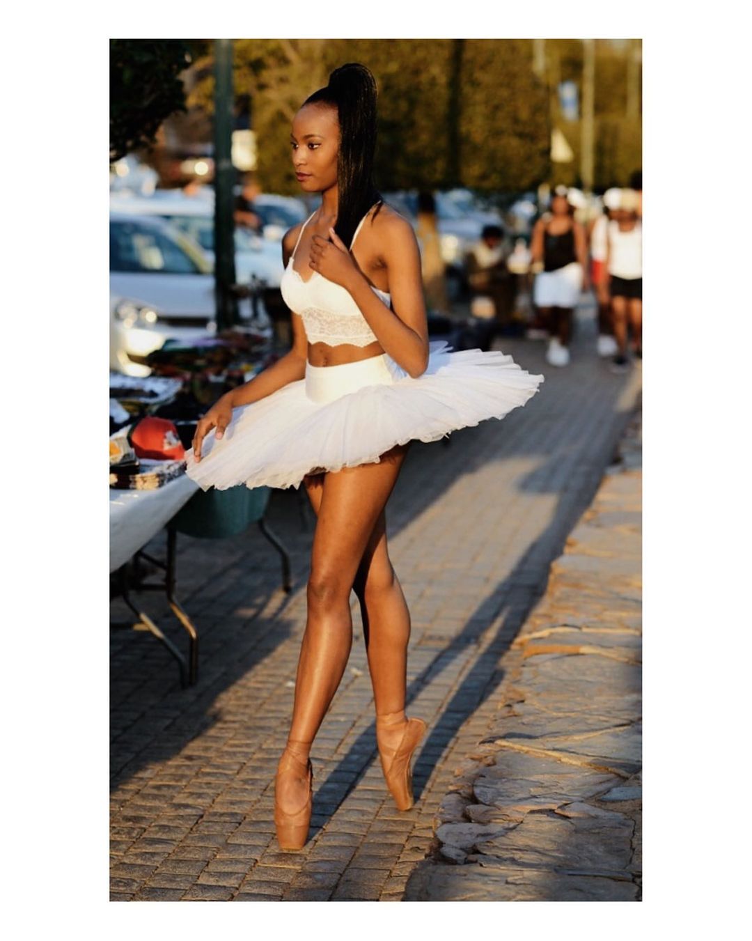 Lalela Mswane cũng biết múa ballet. Đây cũng là bộ môn giúp rèn luyện thân hình thon gọn, săn chắc. 