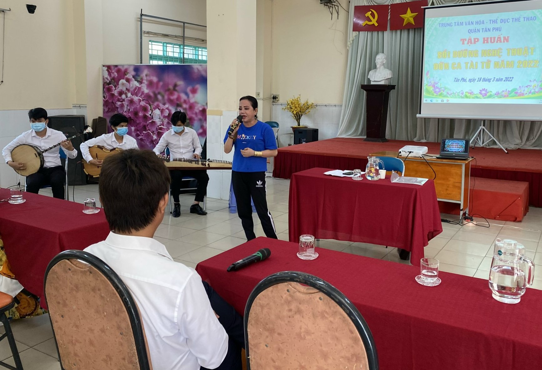 Lớp tập huấn đờn ca tài tử Nam bộ do Trung tâm Văn hóa - Thể dục thể thao quận Tân Phú tổ chức