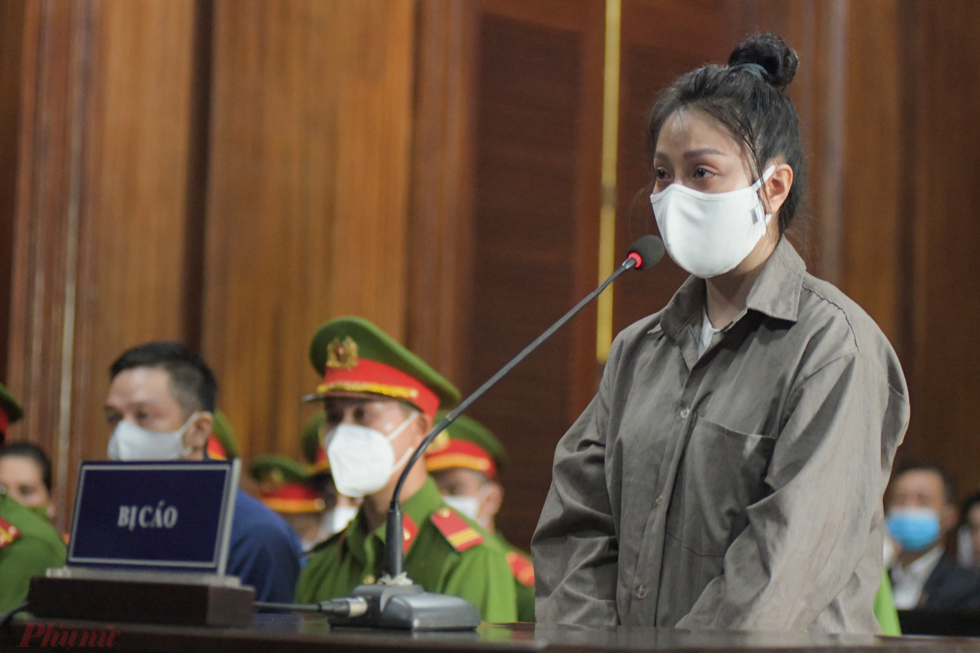 Trong quá trình xét hỏi, bị cáo Trang luôn nghe rõ và đồng ý tất cả ý kiến của thẩm phán đưa ra.