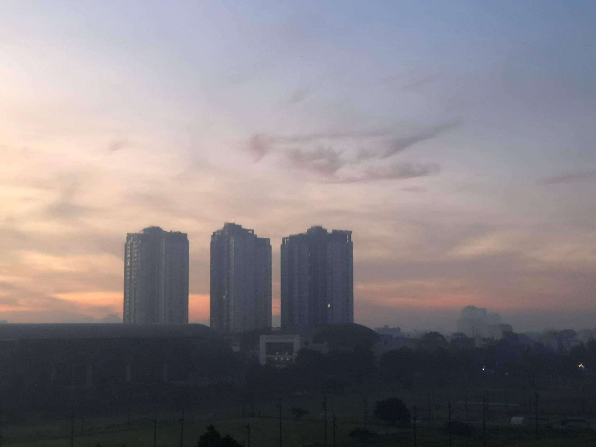 Đến 6g30 sáng 22/7 sương mù vẫn còn phủ kín toàn TPHCM